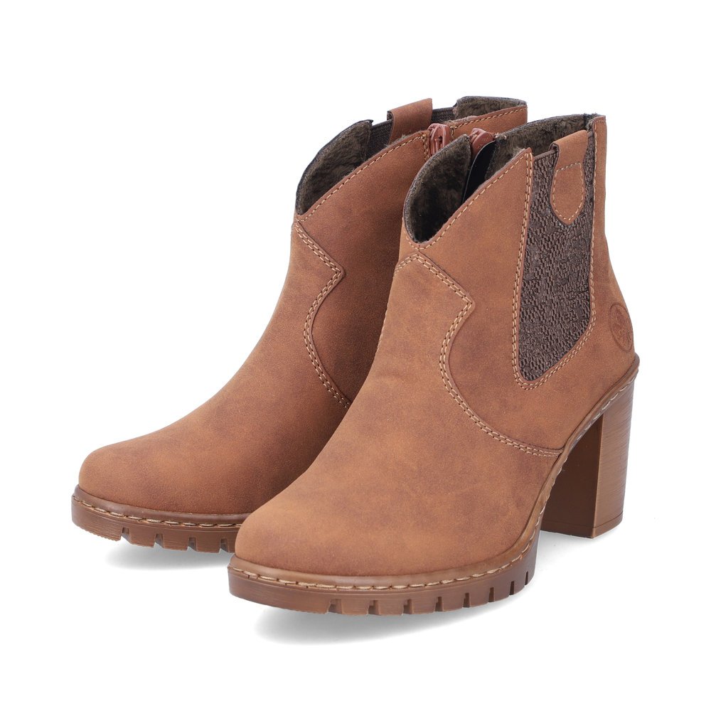 Nougat brown Rieker women´s ankle boots Y2554-24 with a zipper. Shoes laterally.