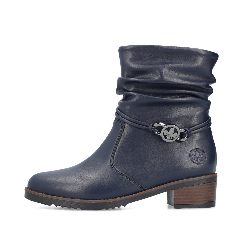 Bottines Rieker bleues pour femme Y0572-14 avec aspect plissé. Côté extérieur de la chaussure.