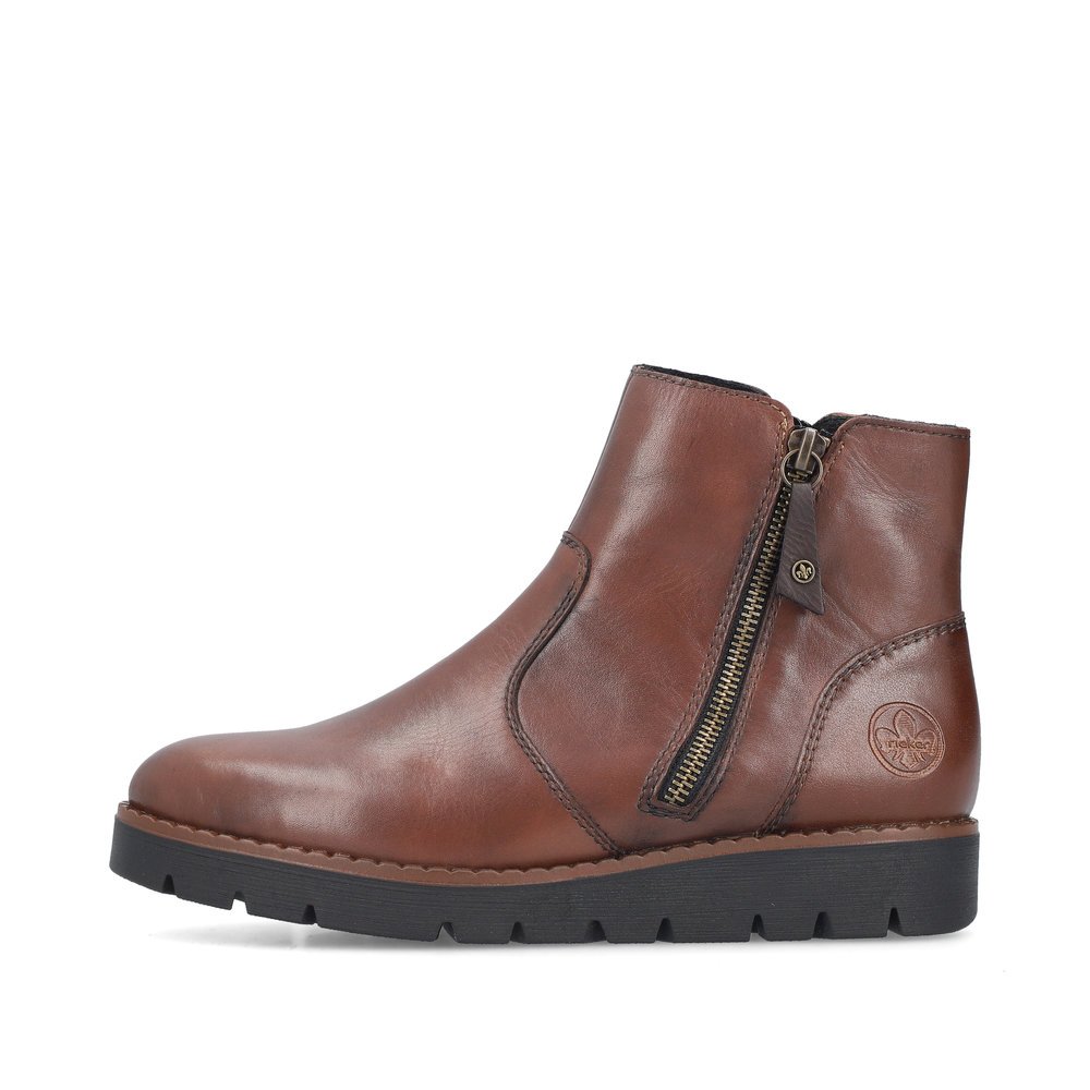 Brown Rieker women´s ankle boots 44950-24 with zipper as well as a removable insole. Outside of the shoe.