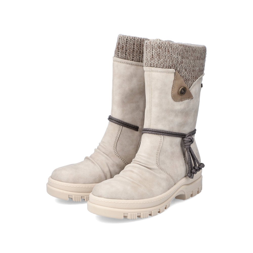 Vanillebeige Rieker Damen Kurzstiefel X8283-60 mit Flip-Grip Sohle. Schuhpaar seitlich schräg.