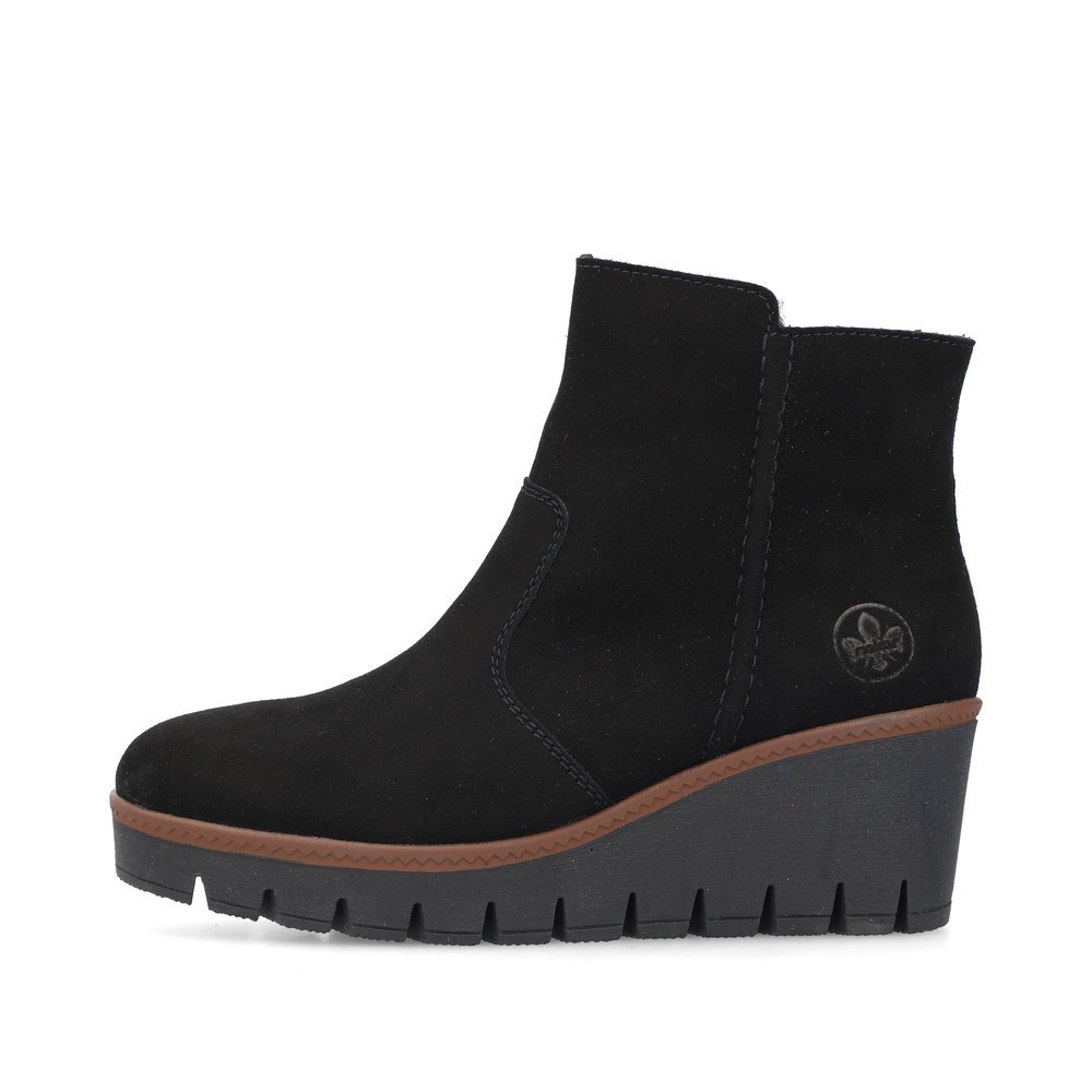 Black Rieker women´s ankle boots Y5065-00 with a zipper as well as removable insole. Outside of the shoe.