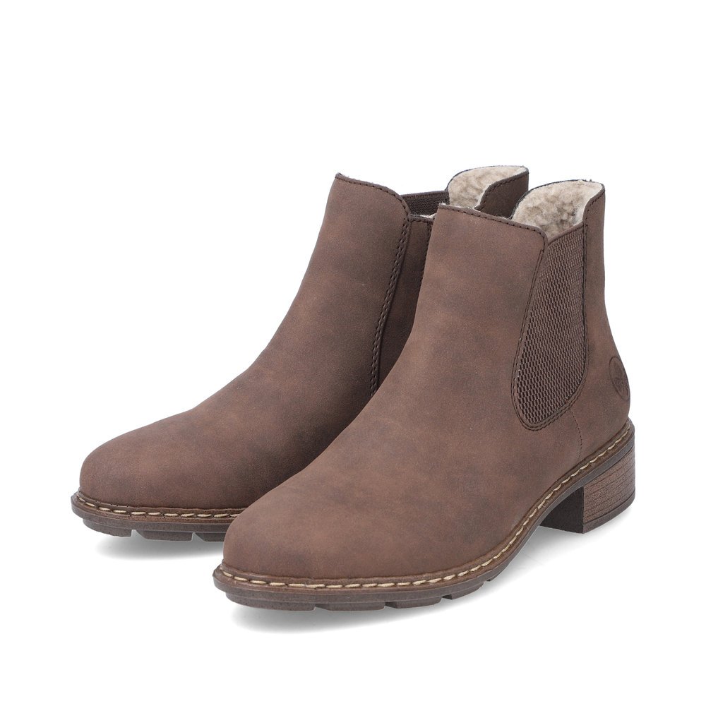 Zimtbraune Rieker Damen Chelsea Boots 77254-25 mit einem Reißverschluss. Schuhpaar seitlich schräg.