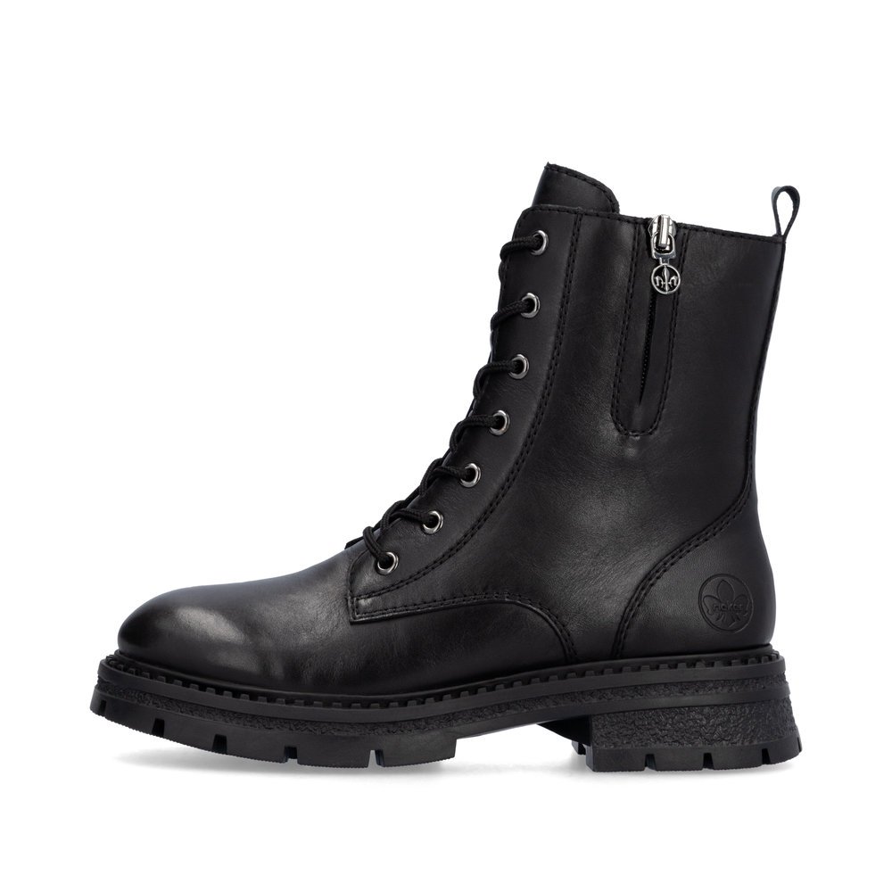 Black Rieker women´s biker boots Z9804-00 with a zipper as well as removable insole. Outside of the shoe.