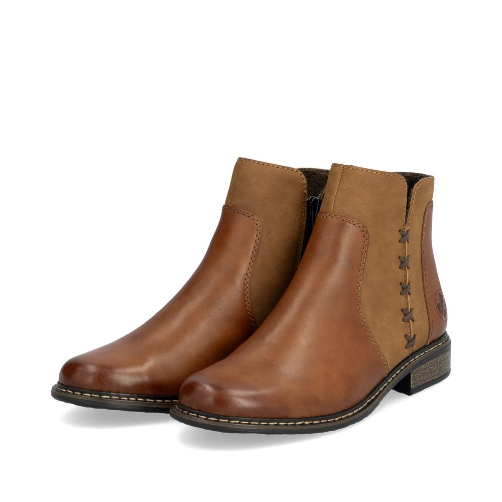 Caramel brown Rieker women´s ankle boots Z4951-24 with a zipper. Shoes laterally.