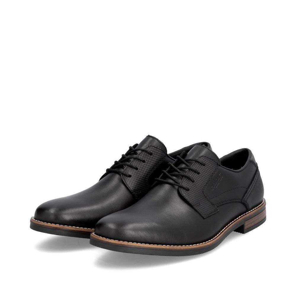 Chaussures à lacets Rieker noires pour homme 13523-00 avec largeur G 1/2. Chaussures inclinées sur le côté.