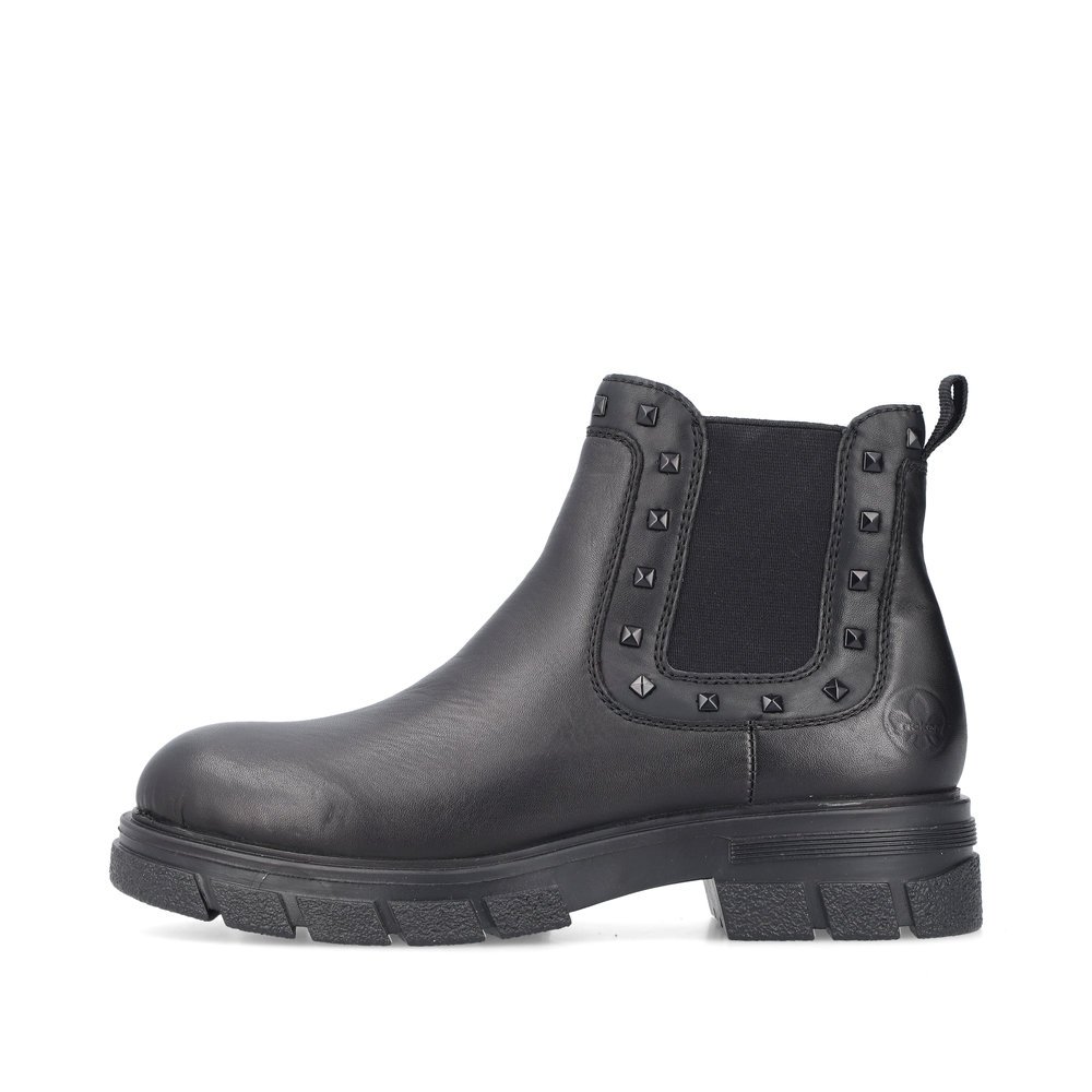 Jet black Rieker women´s Chelsea boots Z9154-00 with a zipper. Outside of the shoe.