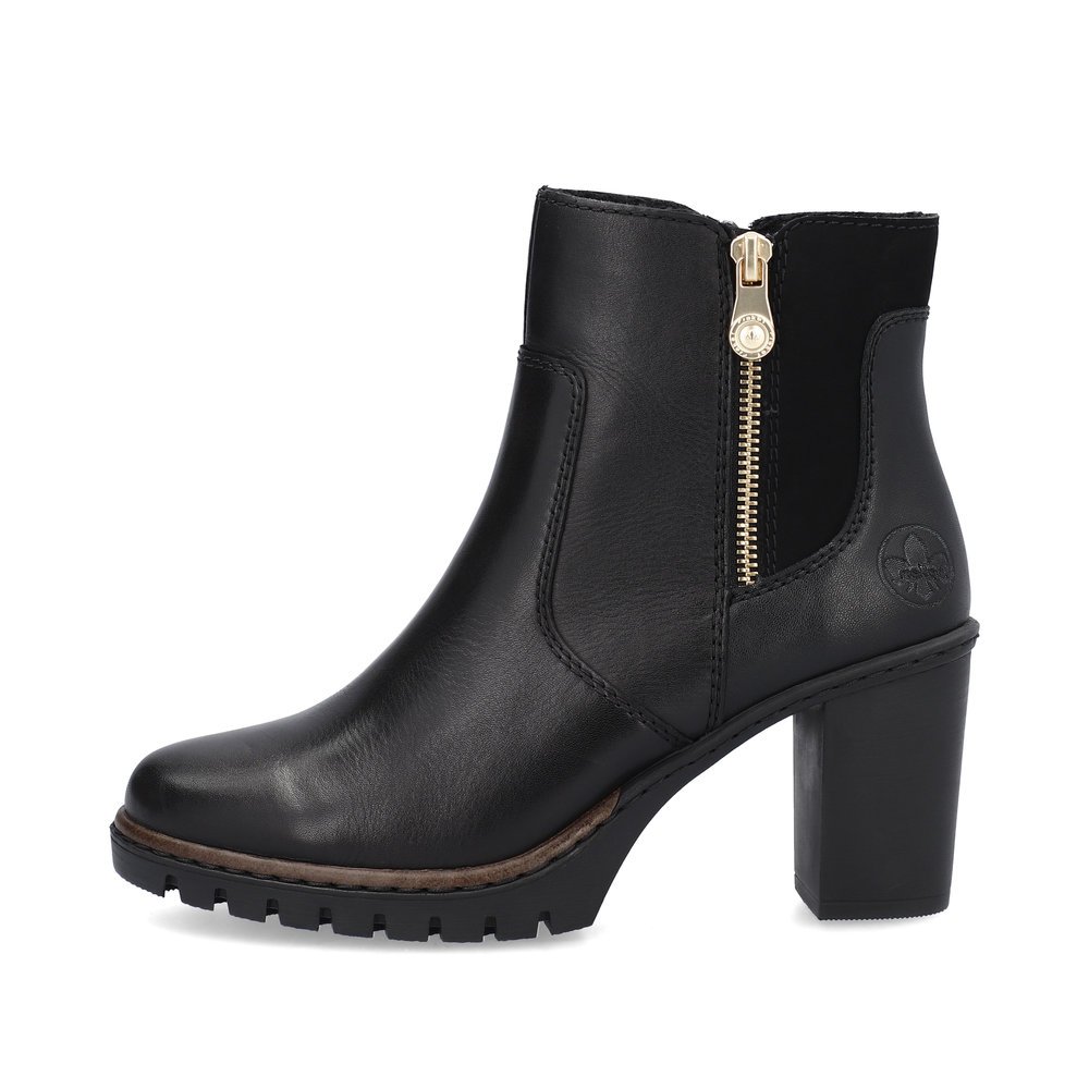 Jet black Rieker women´s ankle boots Y2557-00 with a golden zipper pendant. Outside of the shoe.