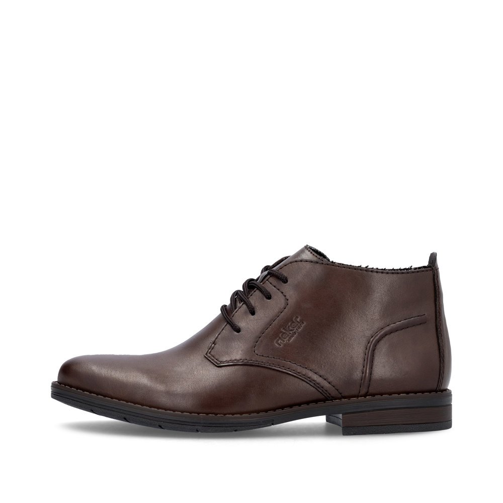 Chocolate brown Rieker men´s lace-up boots 10302-25 with lacing. Outside of the shoe.