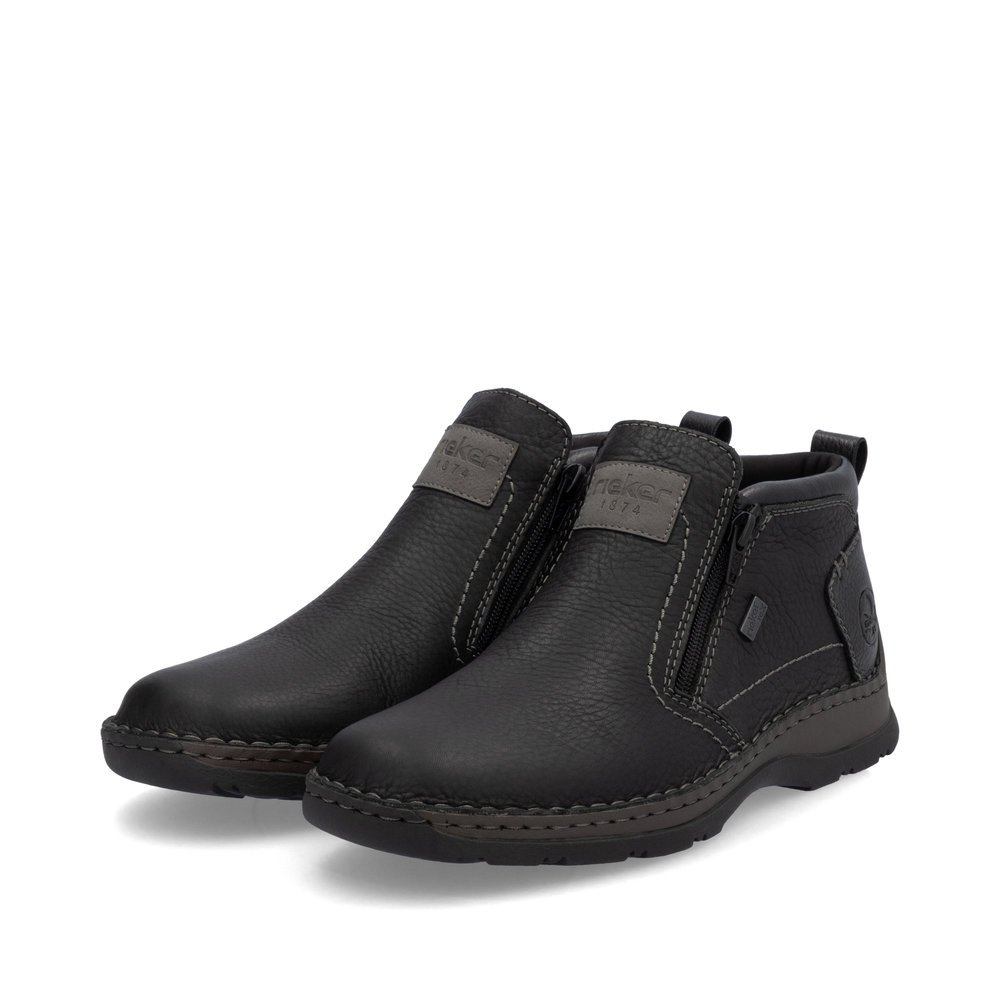 Black Rieker men´s ankle boots 05357-00 with RiekerTEX technology as well as zipper. Shoes laterally.