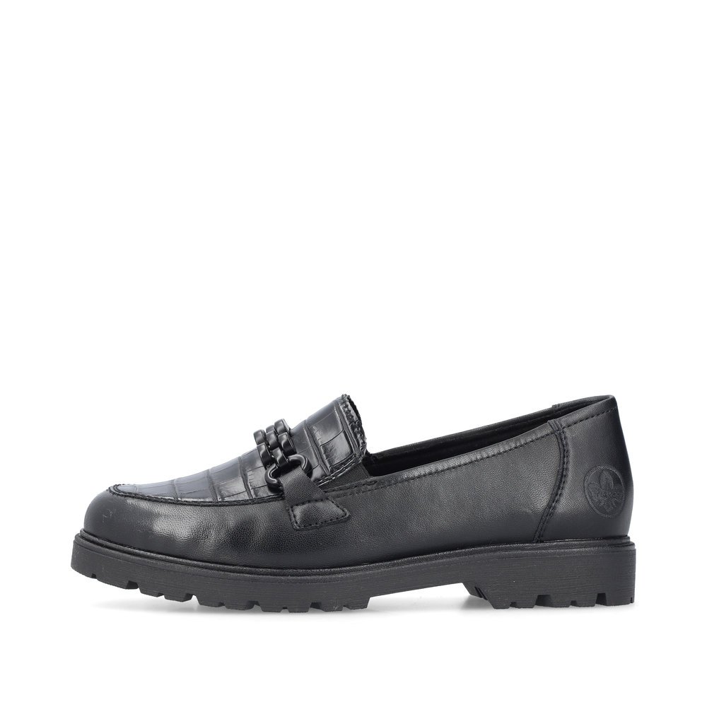 Jet black Rieker women´s loafers 45561-01 with a chain element. Outside of the shoe.