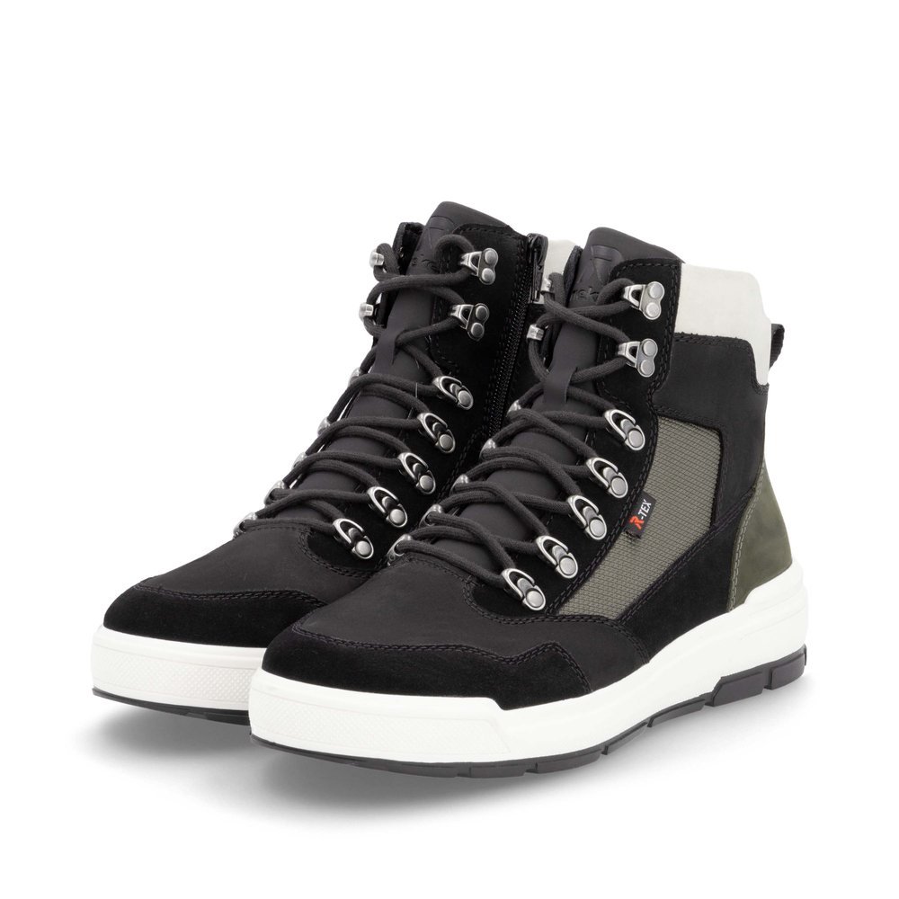 Bottes à lacets Rieker noires pour homme U0072-00 avec membrane RiekerTEX. Chaussures inclinées sur le côté.