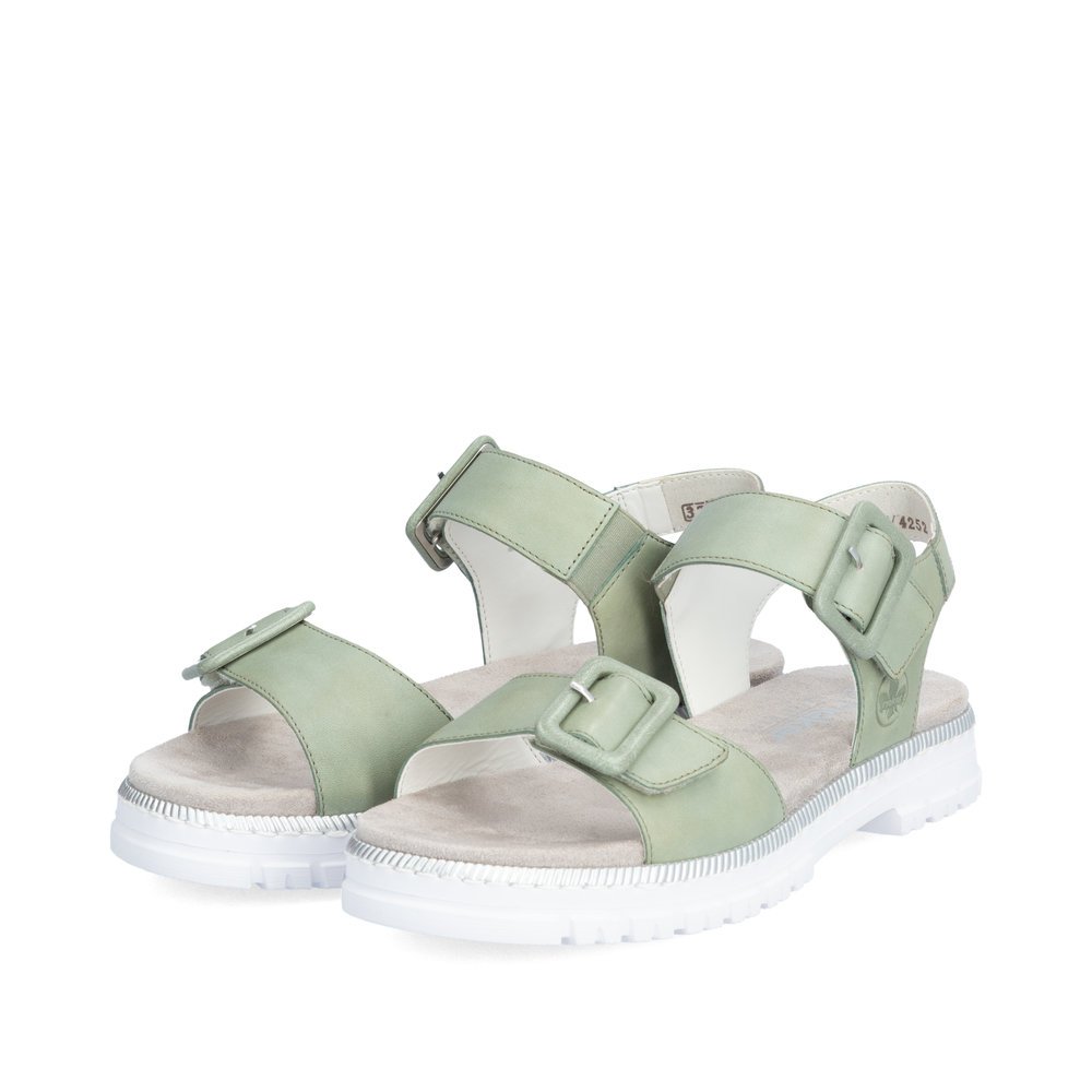 Rieker sandales à lanières vertes femmes V4252-52 avec fermeture velcro. Chaussures inclinée sur le côté.