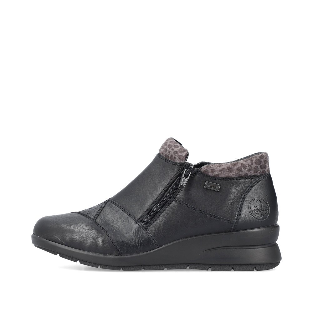 Night black Rieker women´s ankle boots L4881-01 with RiekerTEX technology. Outside of the shoe.