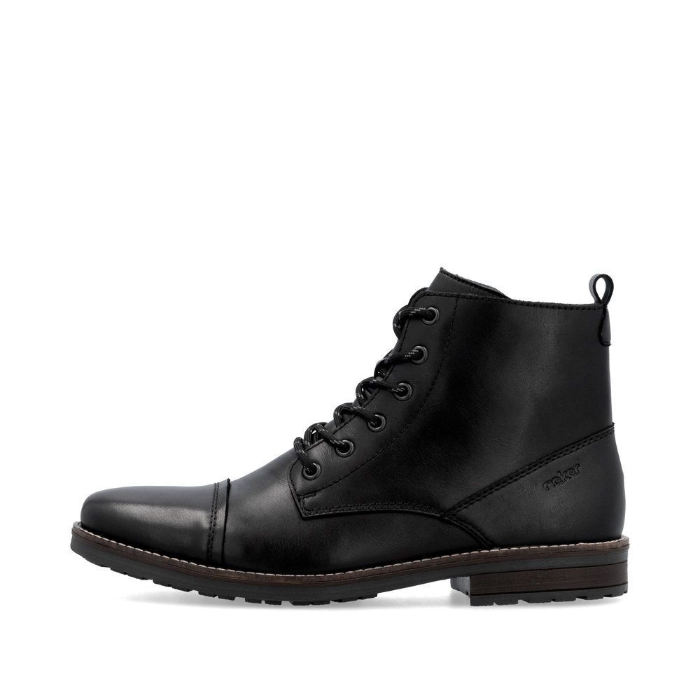 Graphite black Rieker men´s lace-up boots 33205-00 with a zipper. Outside of the shoe.