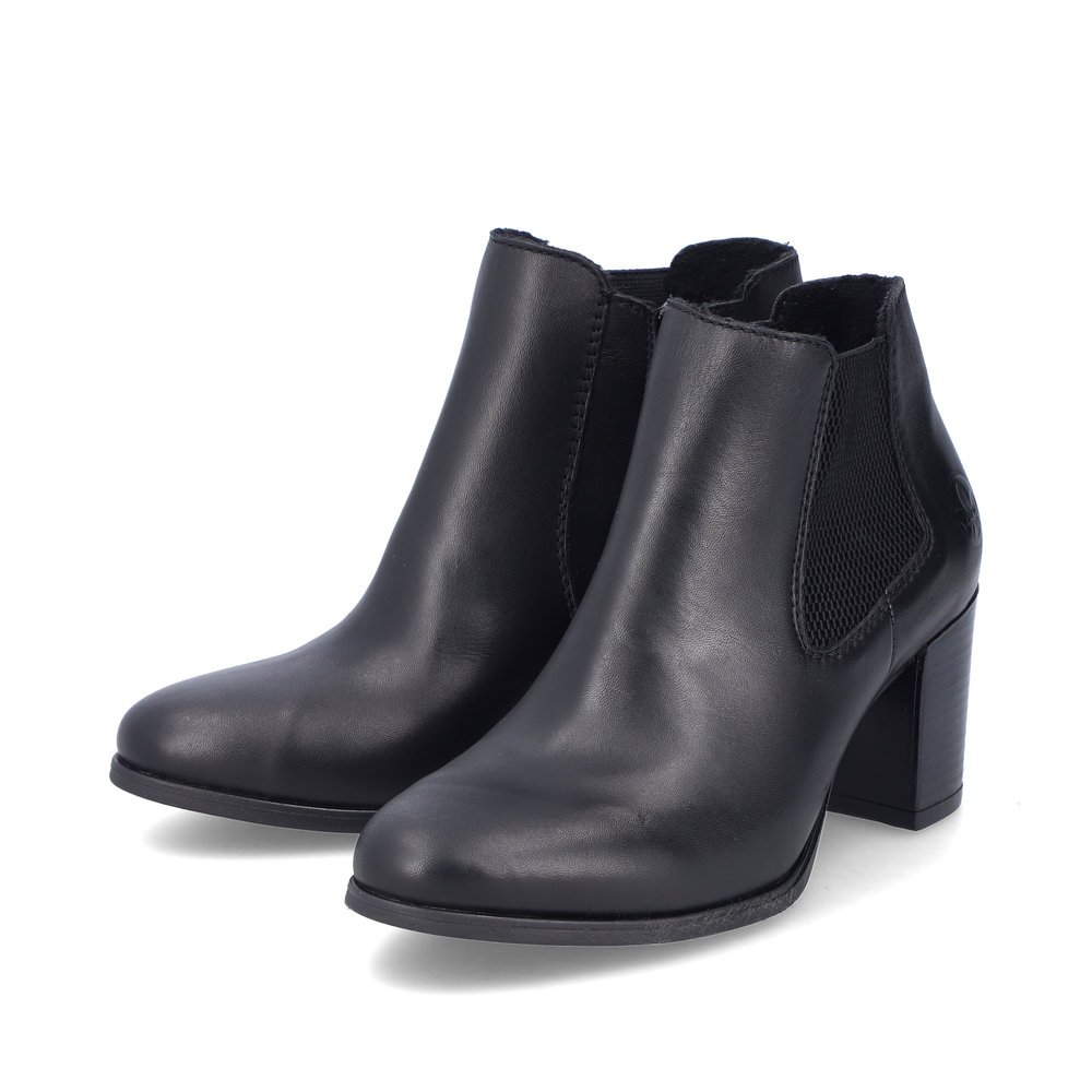 Night black Rieker women´s ankle boots 50194-00 with a zipper. Shoes laterally.