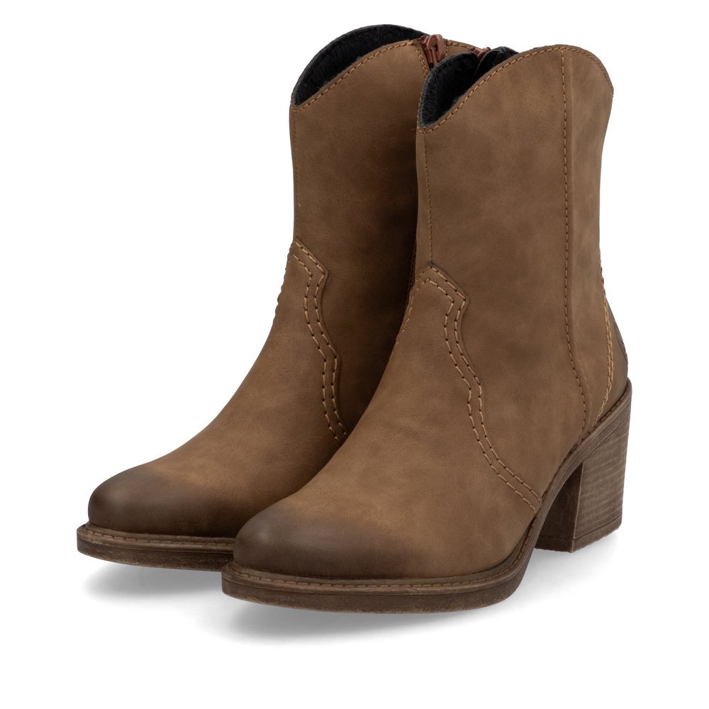 Wood brown Rieker women´s ankle boots Y1251-24 with a zipper. Shoes laterally.