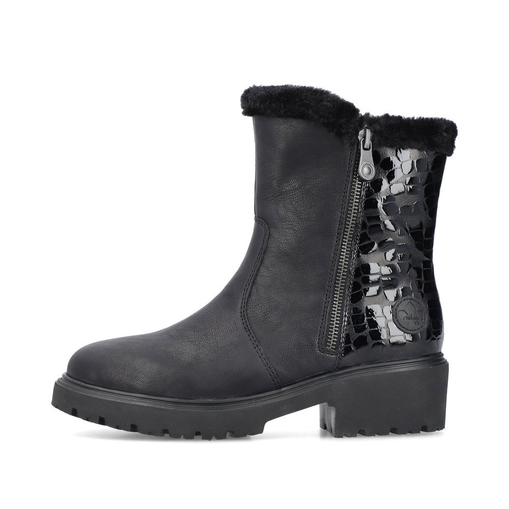 Black Rieker women´s ankle boots 76061-00 with furry shaft edge as well as a zipper. Outside of the shoe.