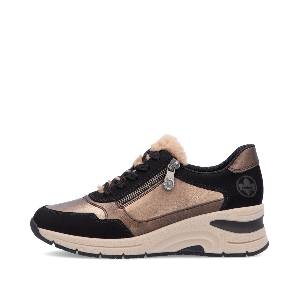 Beige Rieker Damen Sneaker Low N9301-90 mit Bronze-Finish sowie Reißverschluss. Schuh Außenseite.