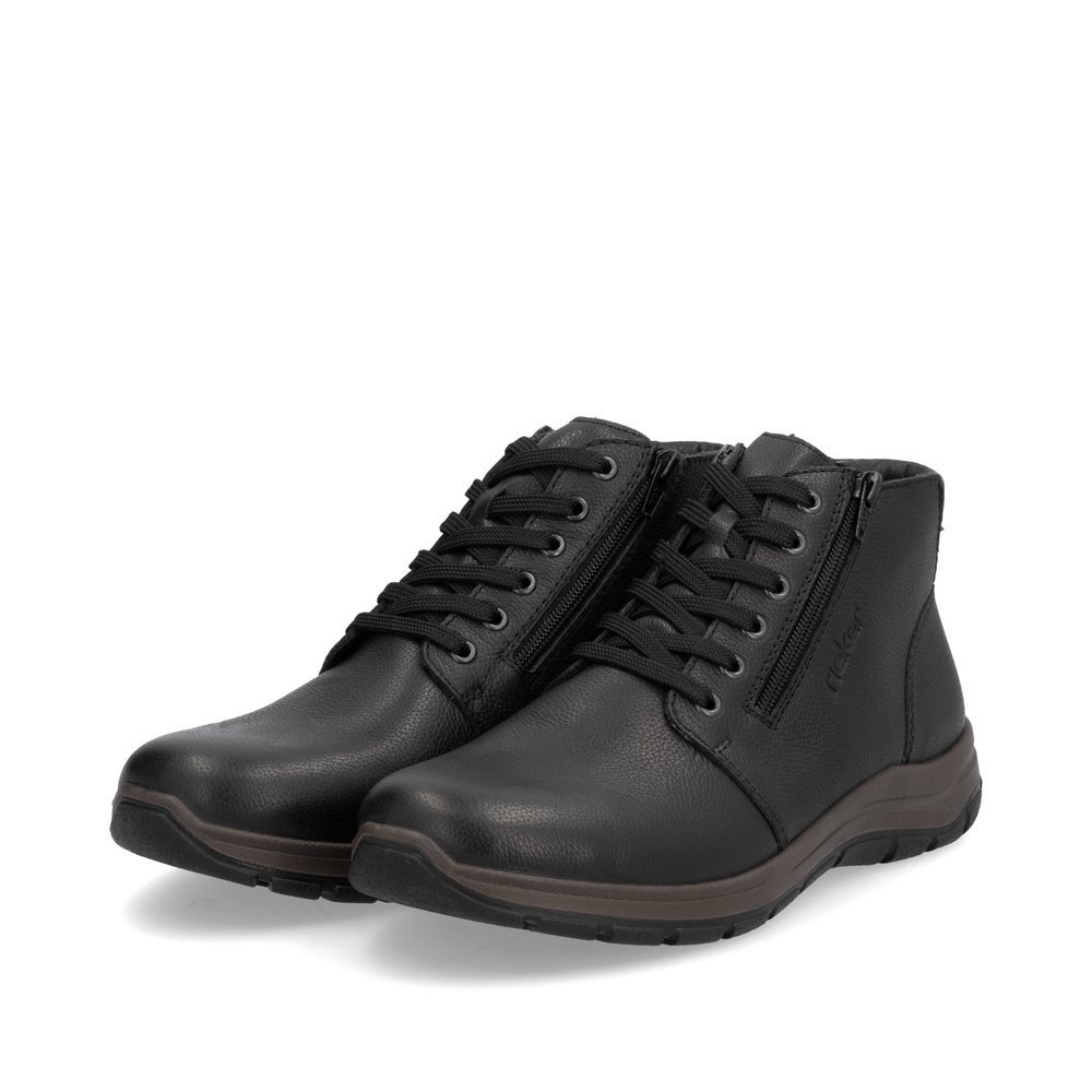 Black Rieker men´s lace-up boots 03652-00 with a zipper as well as extra width H. Shoes laterally.