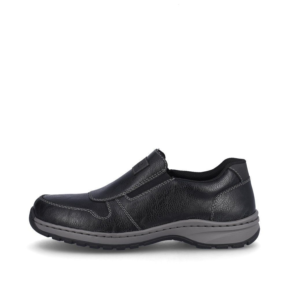 Black Rieker men´s slippers 03355-00 with elastic insert as well as extra width H. Outside of the shoe.