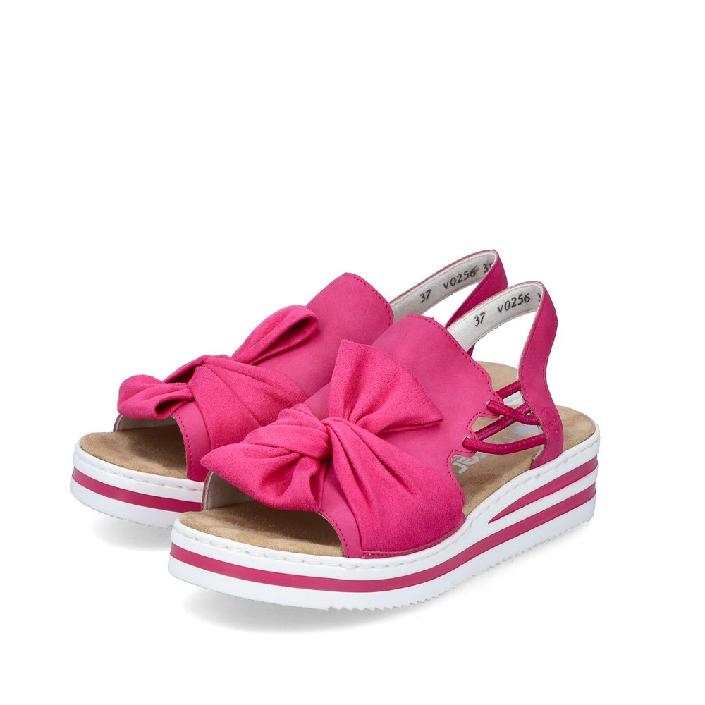 Rieker sandales compensées roses femmes V0256-31 avec un insert élastique. Chaussures inclinée sur le côté.