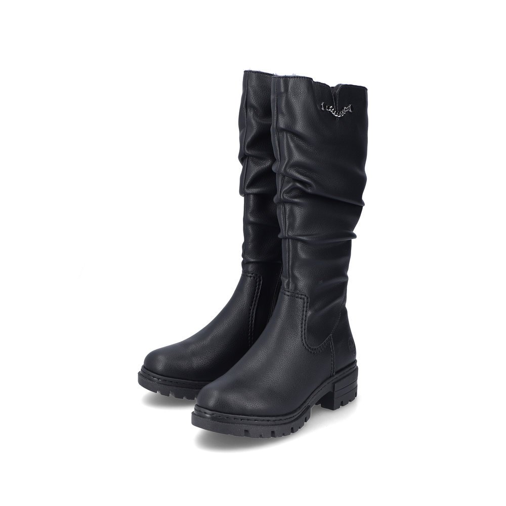 Night black Rieker women´s high boots 76891-00 with gathered look as well as zipper. Shoes laterally.