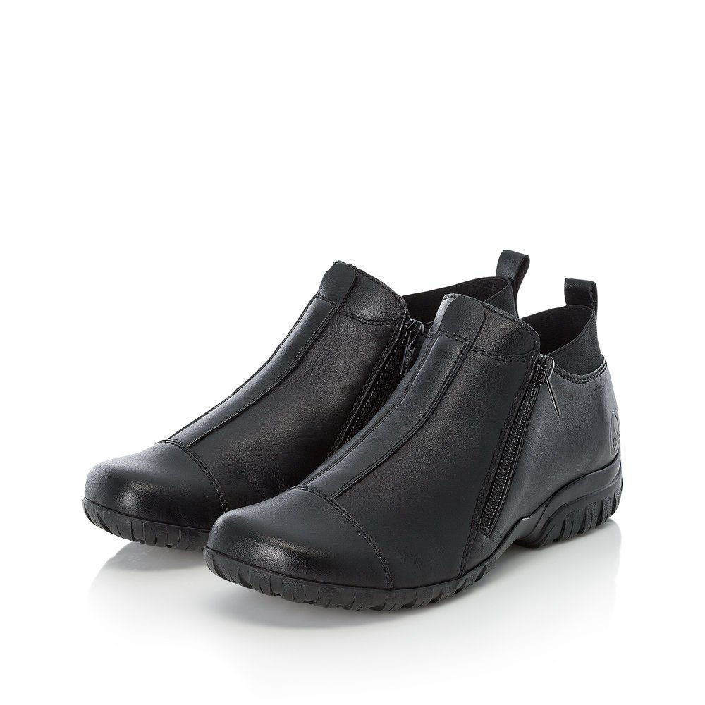 Black Rieker women´s ankle boots L4653-00 with a zipper as well as extra width H. Shoes laterally.