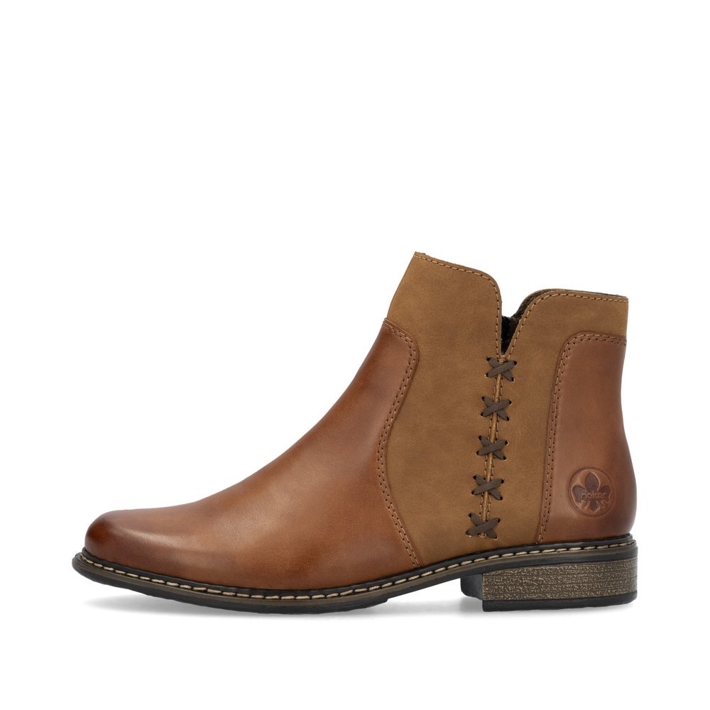 Caramel brown Rieker women´s ankle boots Z4951-24 with a zipper. Outside of the shoe.