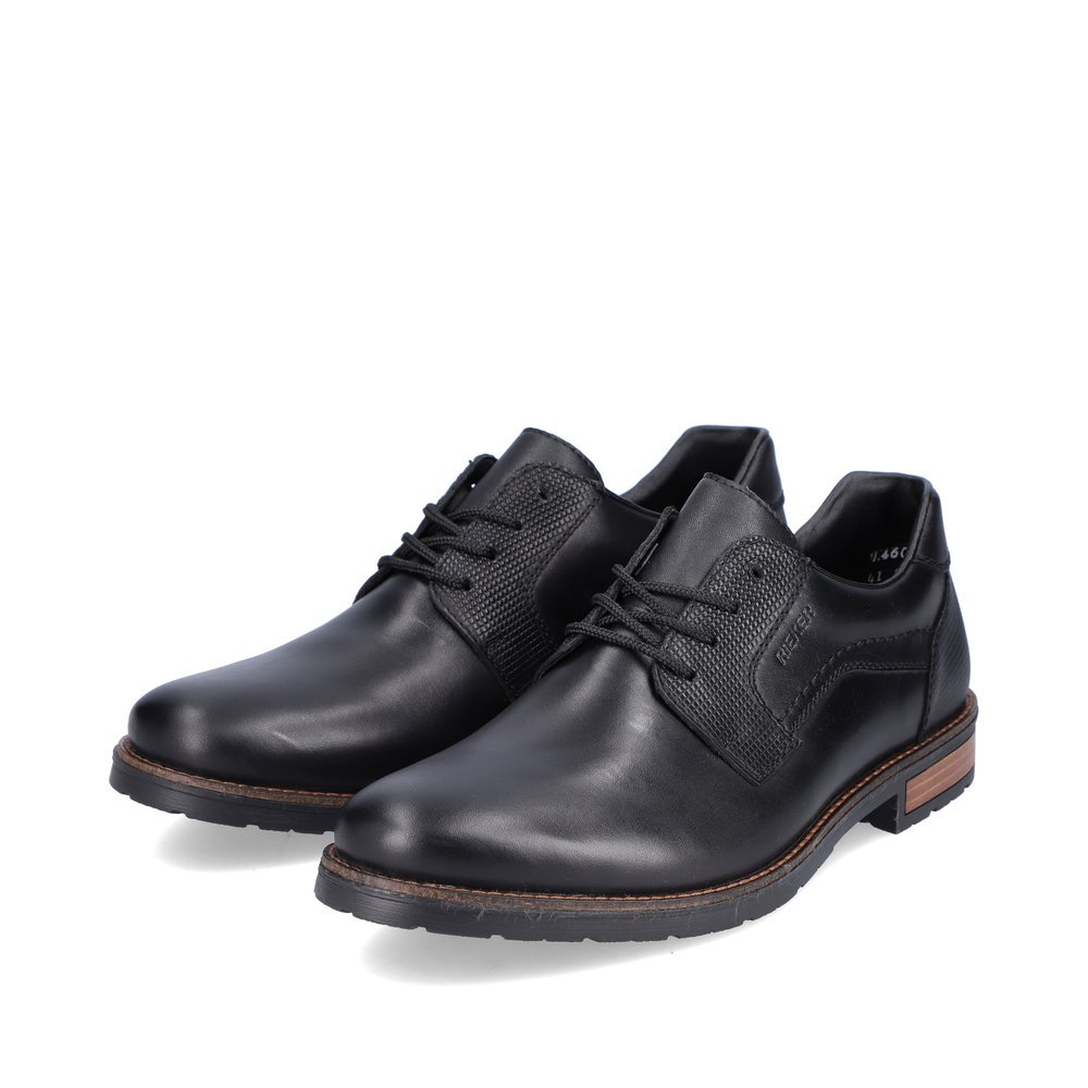 Chaussures à lacets Rieker noires pour homme 14603-00 avec largeur G 1/2. Chaussures inclinées sur le côté.