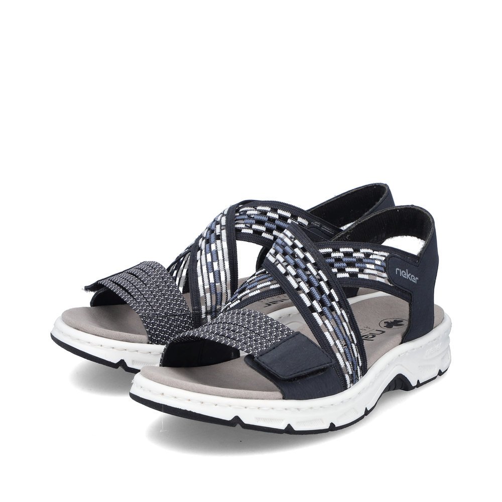 Rieker sandales des randonnées bleues pour femmes V9875-14. Chaussures inclinée sur le côté.