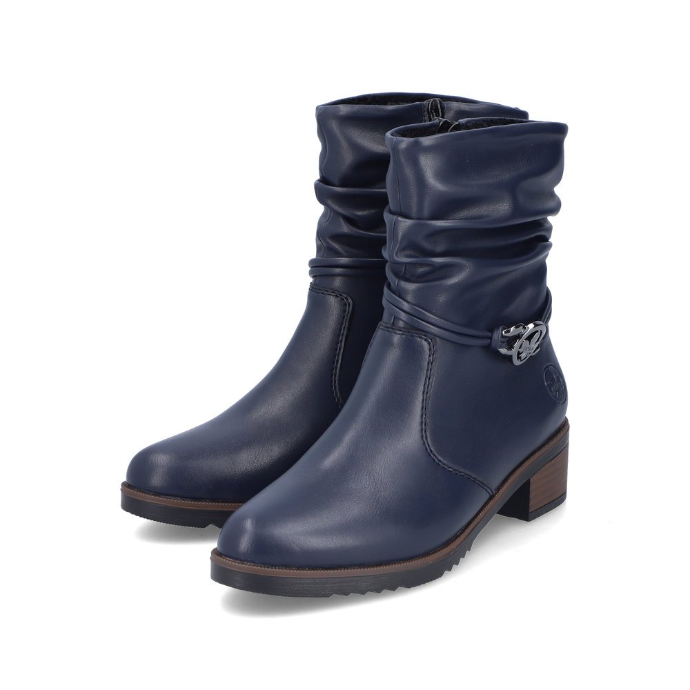 Bottines Rieker bleues pour femme Y0572-14 avec aspect plissé. Chaussures inclinées sur le côté.