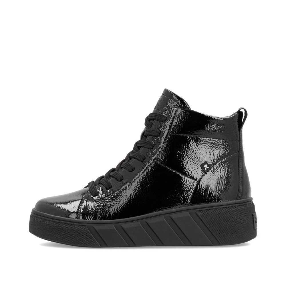 Black Rieker women´s high-top sneakers W0561-01 with an ultra light platform sole. Outside of the shoe.