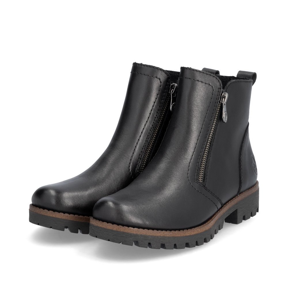 Night black Rieker women´s ankle boots 78556-00 with zipper as well as grippy sole. Shoes laterally.