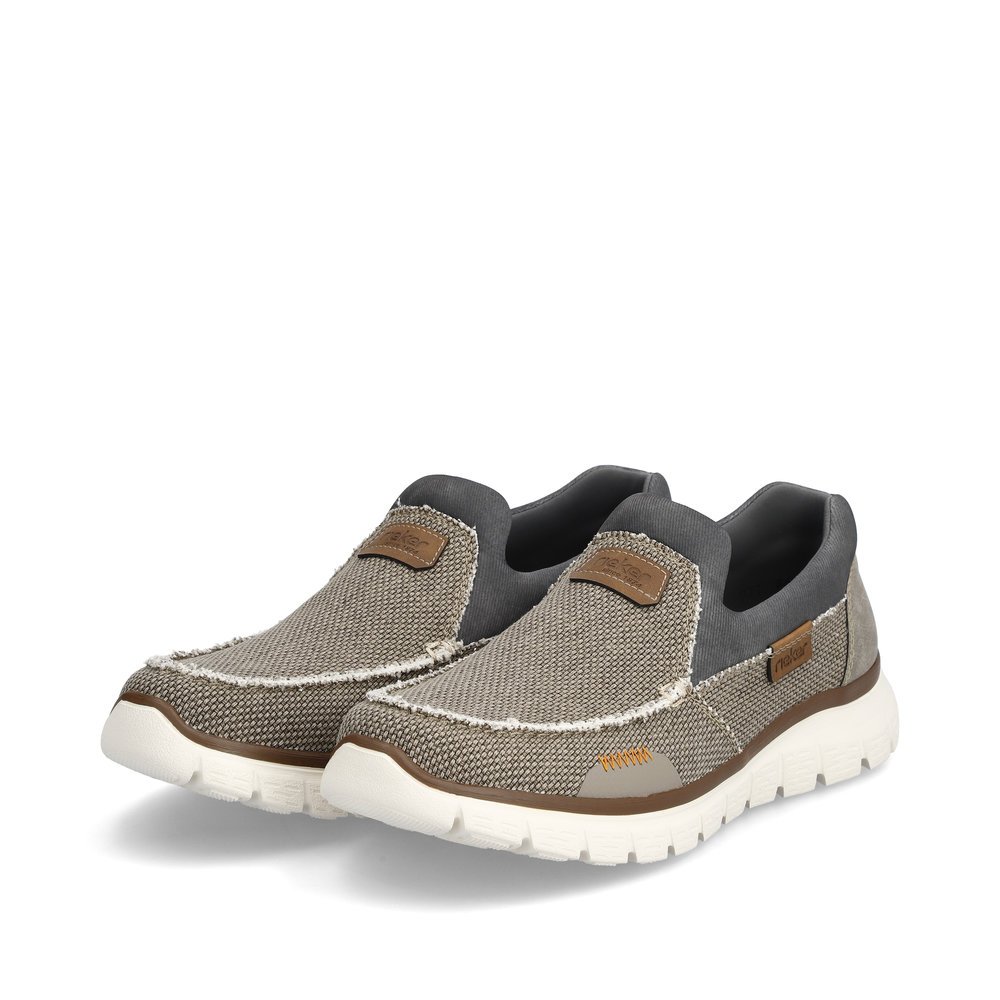 Beige Rieker men´s slippers B6651-64 with a flexible and ultra light sole. Shoes laterally.