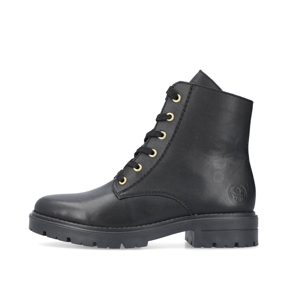 Night black Rieker women´s biker boots Z2841-00 with a zipper. Outside of the shoe.