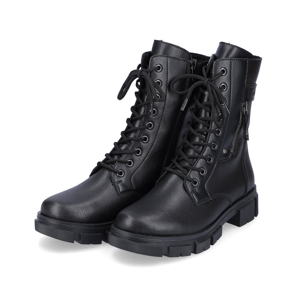 Matt black Rieker women´s biker boots Y7113-00 with a zipper. Shoes laterally.