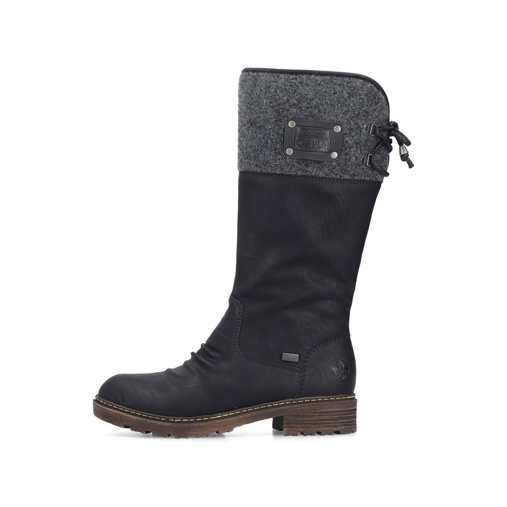 Black Rieker women´s high boots Z4765-00 with RiekerTEX membrane as well as zipper. Outside of the shoe.