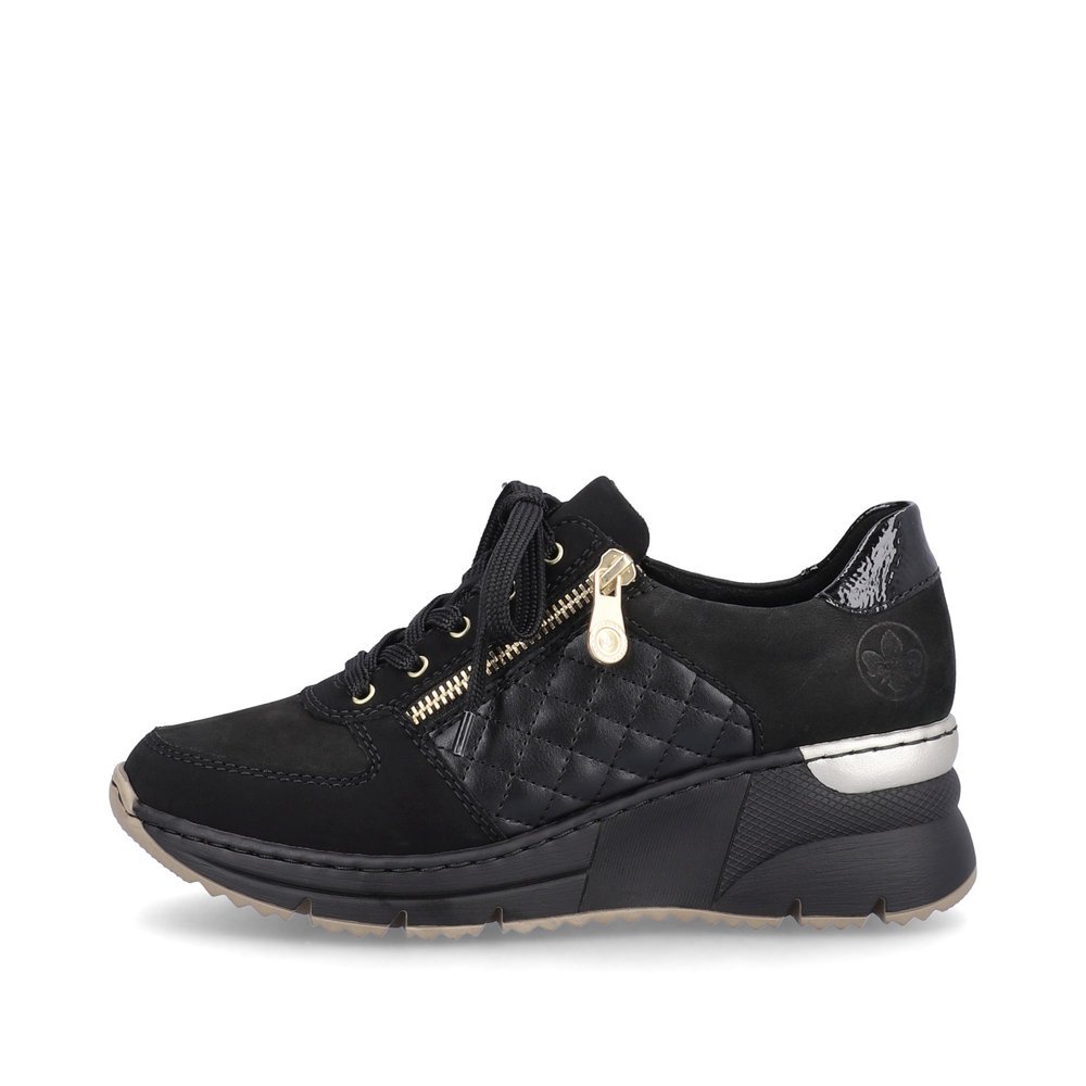 Jet black Rieker women´s low-top sneakers N6314-00 with a quilted look. Outside of the shoe.