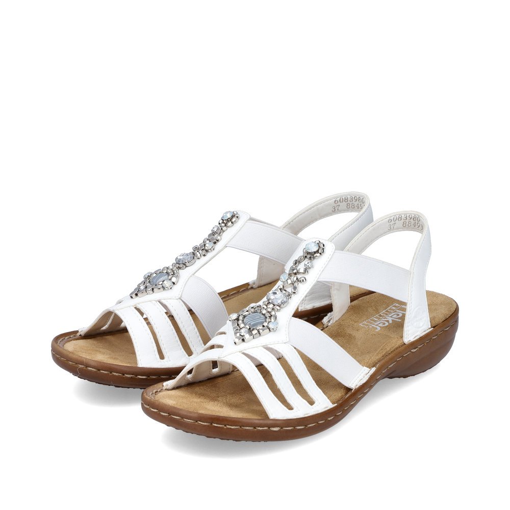 Rieker sandales à lanières blanches femmes 60839-80 avec insert élastique. Chaussures inclinée sur le côté.