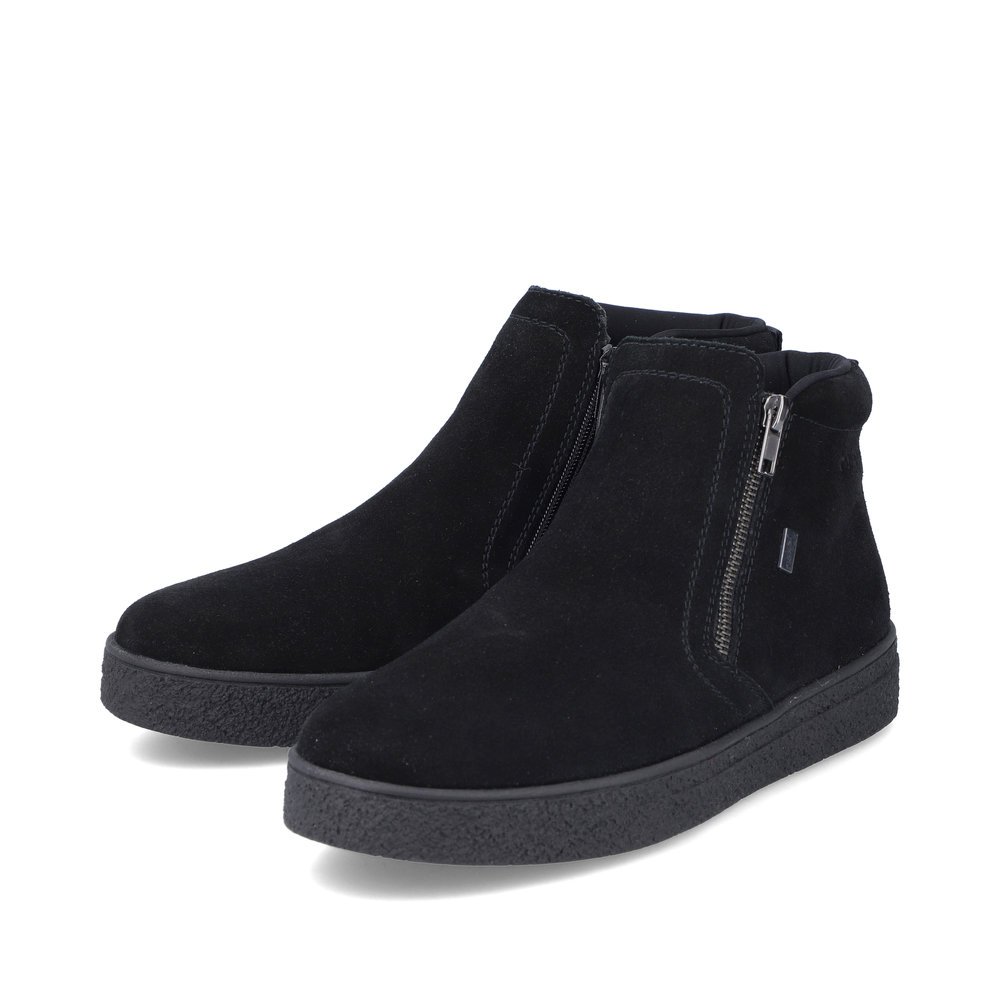 Black Rieker men´s ankle boots 31051-00 with RiekerTEX membrane as well as a zipper. Shoes laterally.