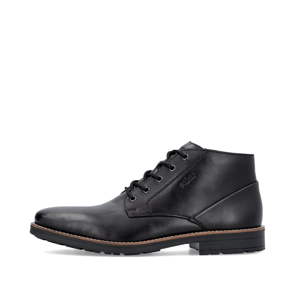 Bottes à lacets Rieker noires pour homme 33207-00 avec lacets. Côté extérieur de la chaussure.