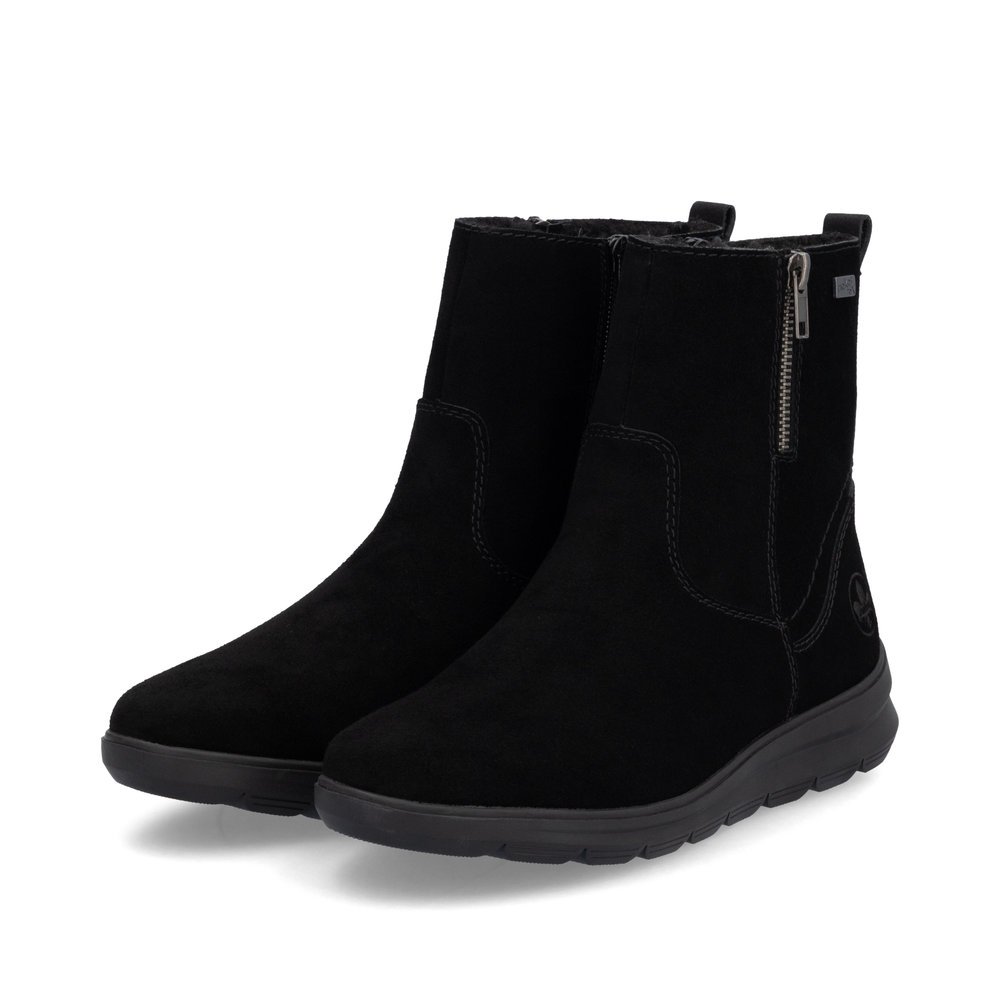 Schwarze Rieker Damen Kurzstiefel Z0053-00 mit wasserabweisender TEX-Membran. Schuhpaar seitlich schräg.