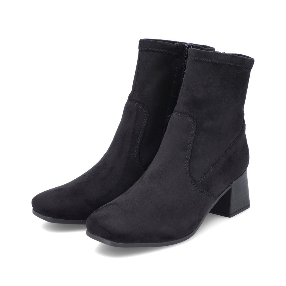 Jet black Rieker women´s ankle boots 70971-00 with a zipper. Shoes laterally.