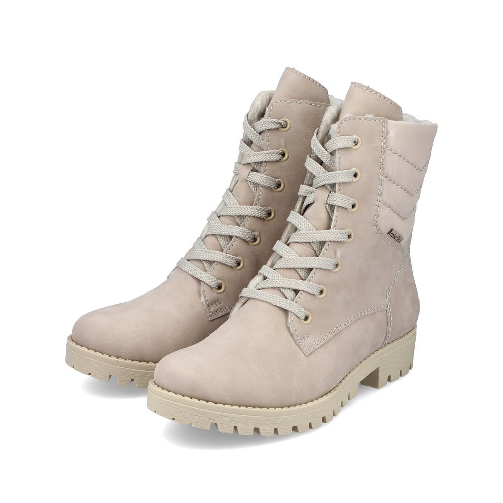 Beige Rieker Damen Schnürstiefel 78520-62 mit wasserabweisender TEX-Membran. Schuhpaar seitlich schräg.