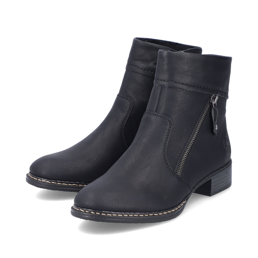 Urban black Rieker women´s ankle boots 73460-00 with a zipper. Shoes laterally.