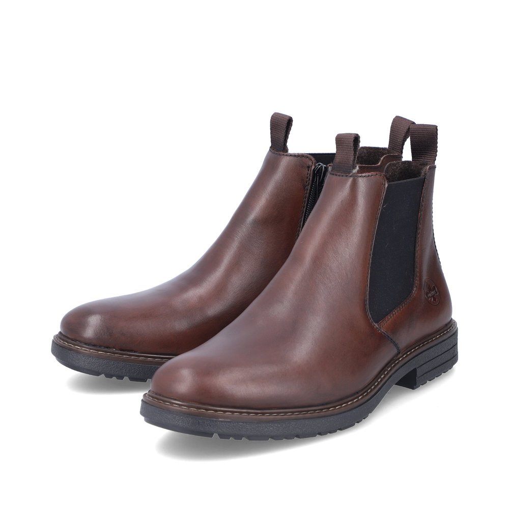 Chocolate brown Rieker men´s Chelsea boots 33180-26 with a zipper. Shoes laterally.