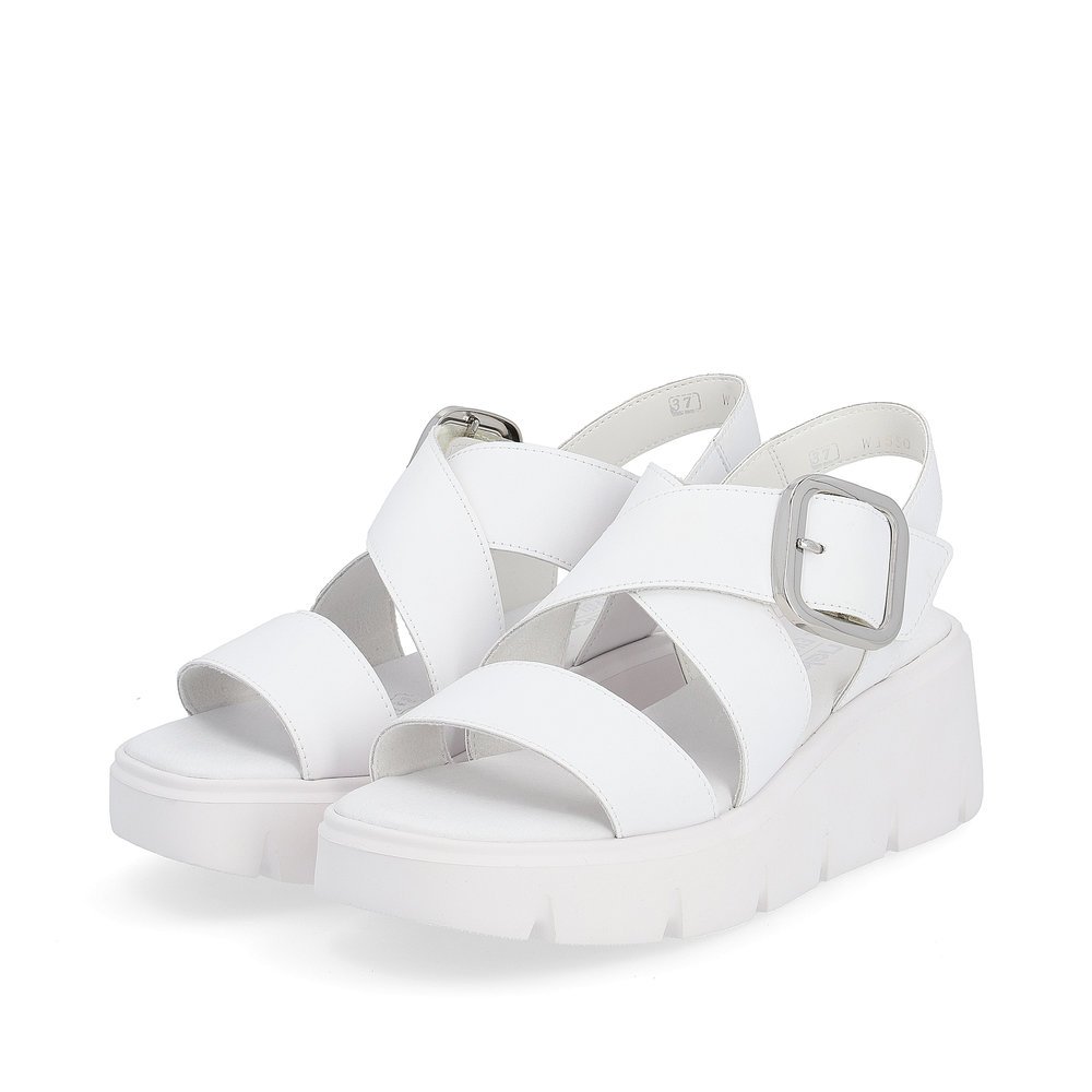 Rieker sandales compensées blanches femmes W1550-80 avec semelle flexible. Chaussures inclinée sur le côté.