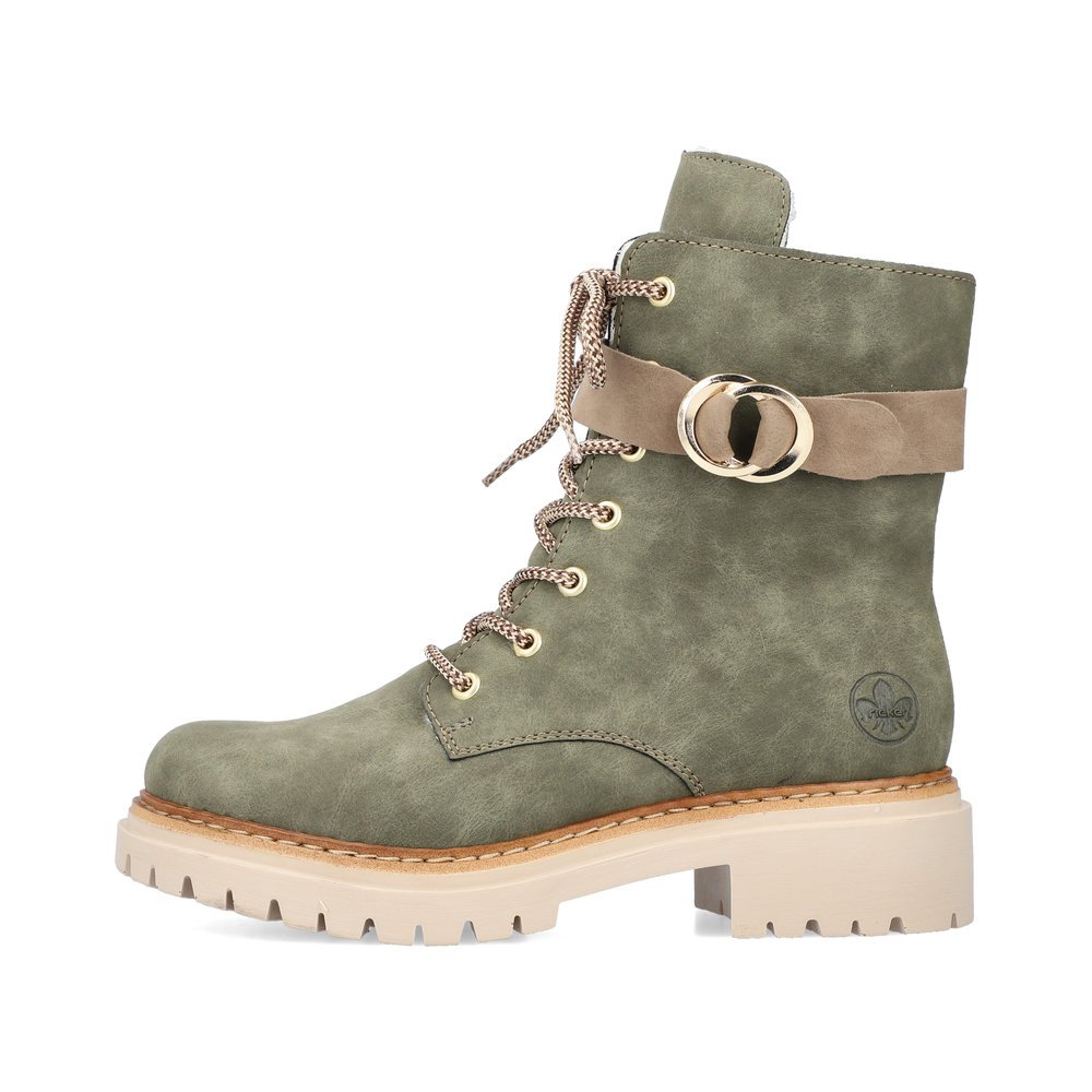 Laubgrüne Rieker Damen Schnürstiefel 72610-55 mit Riemen mit Zierschnalle. Schuh Außenseite.