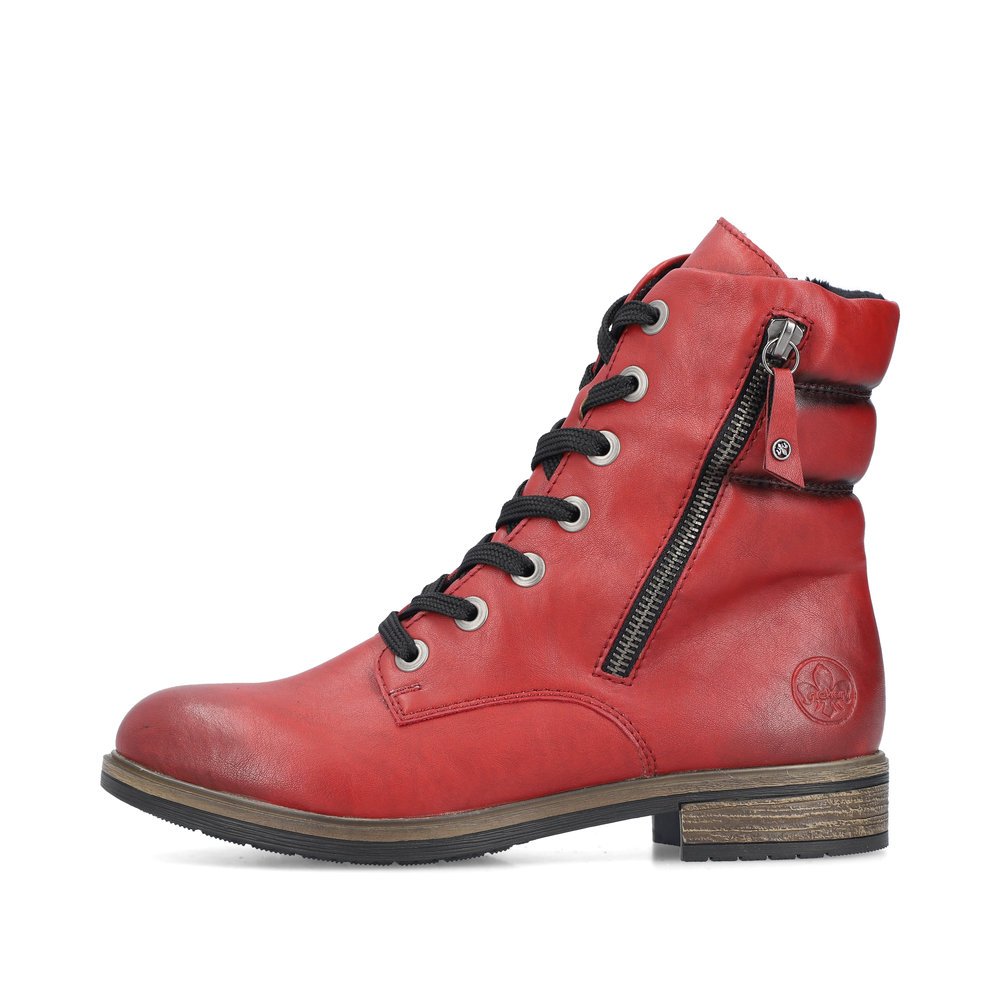 Bottes à lacets Rieker rouges pour femme 72212-35 avec fermeture éclair. Côté extérieur de la chaussure.