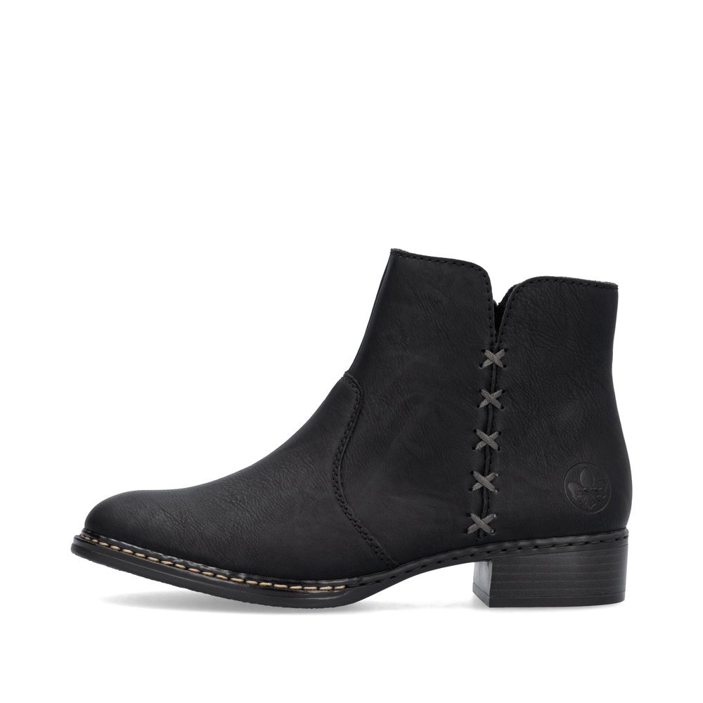 Graphite black Rieker women´s ankle boots 73475-00 with a zipper. Outside of the shoe.